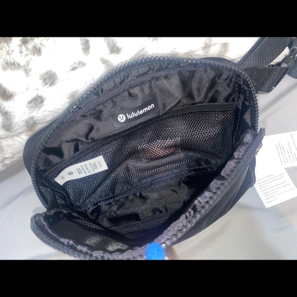 NWT LULULEMON EVERYWHERE BELT BAG - Picture 6 of 17